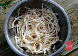 Illustration of how to make cold platycodon 3