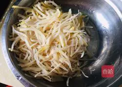 Illustration of how to make red mustard shreds 1