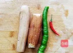 Illustration of how to make fried lotus root slices 1