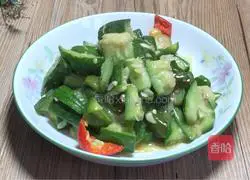 Illustration of how to stir-fry green pepper and loofah 10