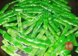 Illustration of how to make stir-fried green beans 3