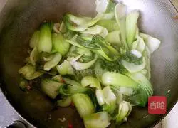 Illustration of how to stir-fry Shanghai greens 6