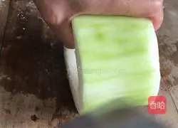 Illustration of how to make steamed winter melon with garlic and red oil chili sauce 1