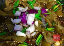 Illustration of how to make hot and sour konjac flowers with pickled peppers 13