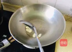 Cucumber and fungus Illustration of how to stir-fry lily 1