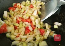 Illustration of how to stir-fry celery with tomatoes 6