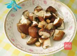 Illustration of how to stir-fry Shanghai green with shiitake mushrooms 6