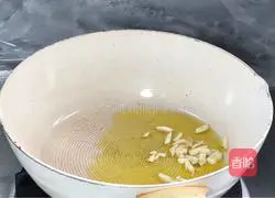 Illustration of how to stir-fry sweet potato stems with pepper 4