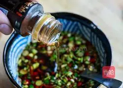  Illustration of how to make dipping tofu in sauce 6