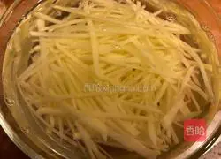 Illustration of how to make cold shredded potatoes 2