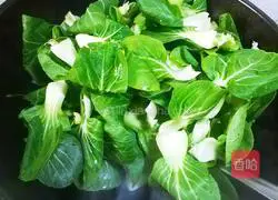 Illustration of how to make stir-fried green vegetables with black fungus 6