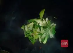 Illustration of how to make Shaozha Bread and Green Vegetables 5