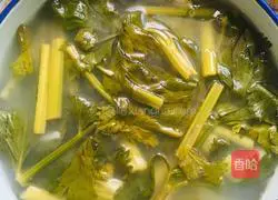 Illustration of how to make celery syrup 5