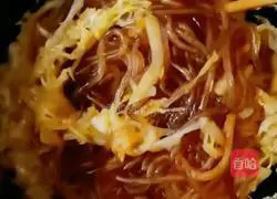 Illustration of how to make pickled vegetable noodles 12