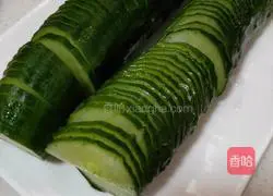 Illustration of how to make coir raincoat cucumber 1