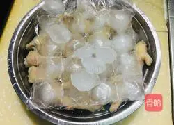 Illustration of how to soak chicken feet in lemon 4