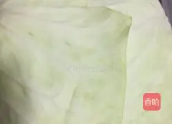 Illustration of how to make hot and sour shredded cabbage 1