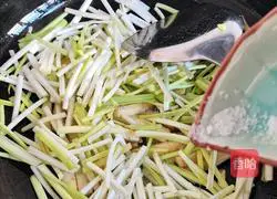 Illustration of how to make fried tofu with garlic 8