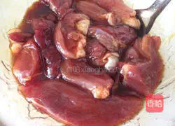  Illustration of making homemade barbecued pork 3