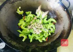 Illustration of how to make fried pork with bitter melon 5