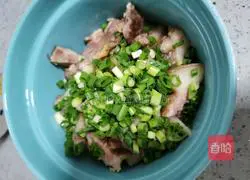 Illustration of how to make cold pork head 10