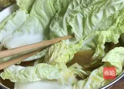 Illustration of how to make pickled pepper and cabbage 3