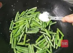 Illustration of how to make fried beans with perilla 5