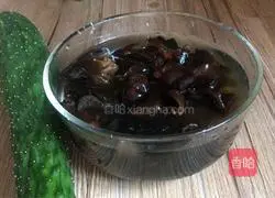 Illustration of how to make fungus mixed with cucumber 1