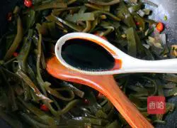 Illustration of how to make spicy and sour kelp head 14