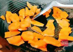 Illustration of how to make fried yam with carrots 5