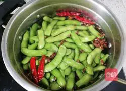 Illustration of how to make spiced edamame 5