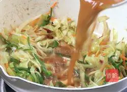 Illustration of spicy and sour shredded cabbage 13