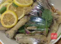 Illustration of how to make spicy and sour lemon chicken feet 5