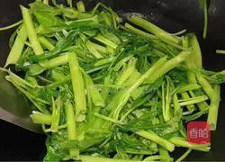 Illustration of stir-fried water spinach 4