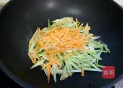 Illustration of how to make flavored bean curd and celery stewed 8