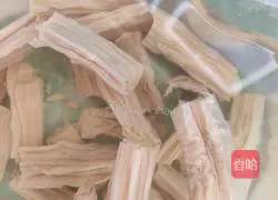 Illustration of how to make cold fern root powder 3
