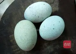 Illustration of how to make cold preserved eggs 1