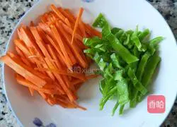 Illustration of how to make green pepper and potato shreds 2