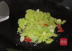 How to stir-fry bitter melon Illustration 7