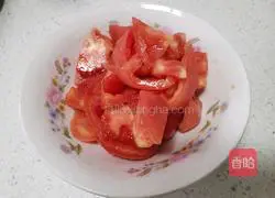 Illustration of how to stir-fry tomatoes with sweet potato leaves 3