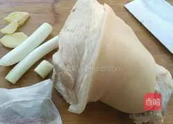 Illustration of how to make sauced elbows 1