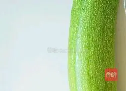 Illustration of how to make zucchini in oyster sauce 1