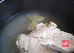 Illustration of how to mix cucumber and chicken breast 7