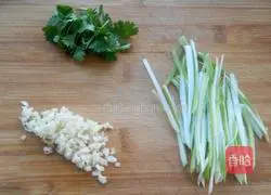 Illustration of how to make cold soybean sprouts 3