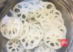 Illustration of how to make cold lotus root slices 3