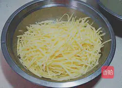 Illustration of how to make shredded potatoes in vinegar 3