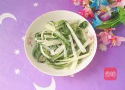 Illustration of how to stir-fry black leaves and whites 14