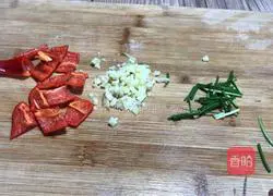 Illustration of how to make fried lotus root slices 3