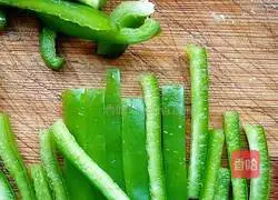 Illustration of how to make dried lotus root strips 6