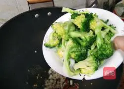 Garlic Broccoli Recipe Illustration 10